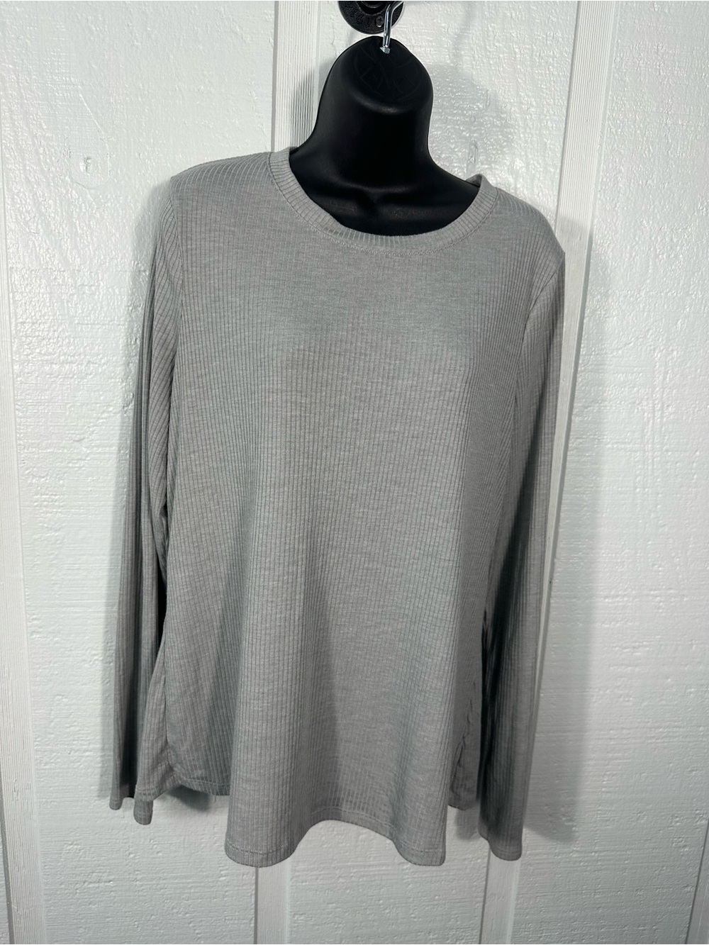 Crown & Ivy Gray Women’s  Long Sleeve Henley Size XL EUC